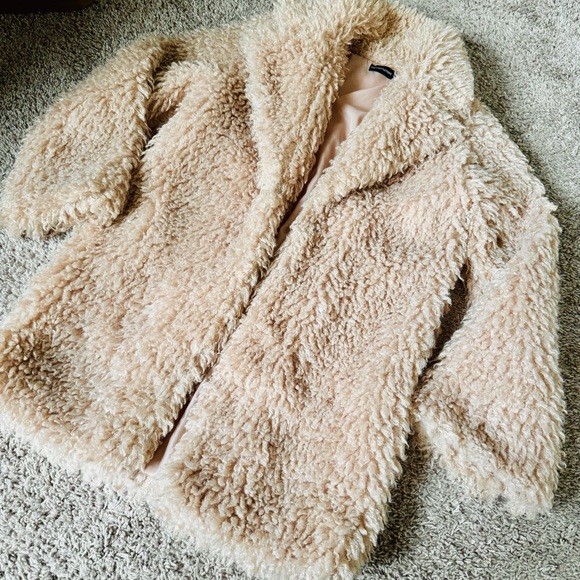 PRETTY LITTLE THING Stone Teddy Faux Fur Coat - Size US 6 - Picture 9 of 10